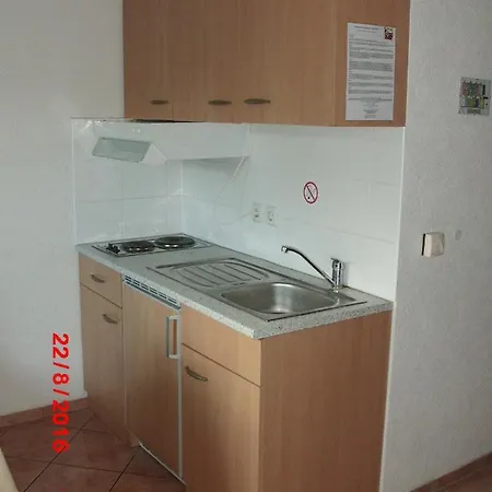 1 Fliegerhorst Arado - Gutes Schlichtes Ferienzimmer Peenemünde