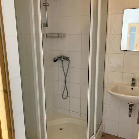1 Fliegerhorst Arado - Gutes Schlichtes Ferienzimmer Apartment